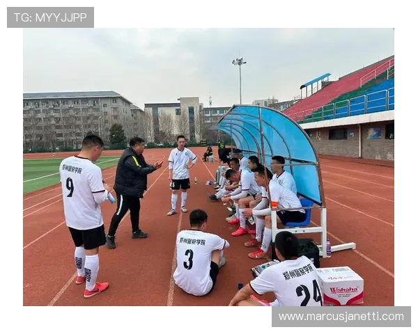 通过真人真事足球推荐了解足球比赛中的精彩瞬间与真实战术布局提升观赛体验